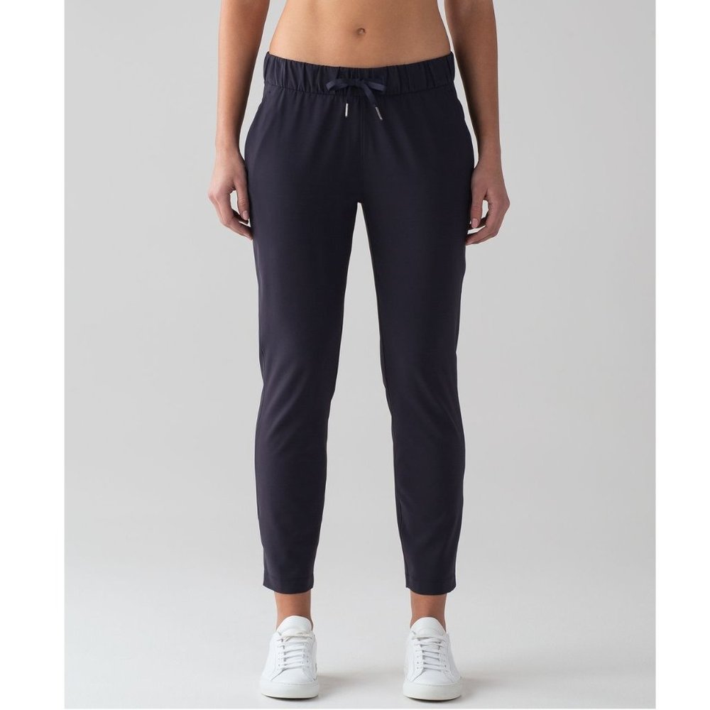 Lululemon On The Fly Pant Woven 27" / Size 2 / Midnight Navy